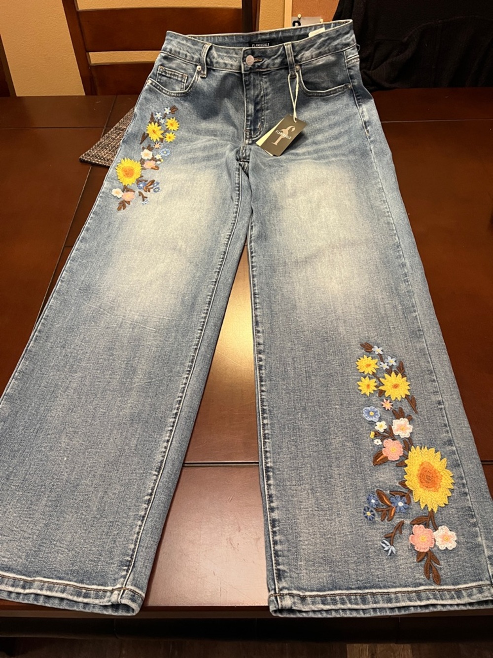 Embroidered Floral Straight-Leg Jeans - Blue